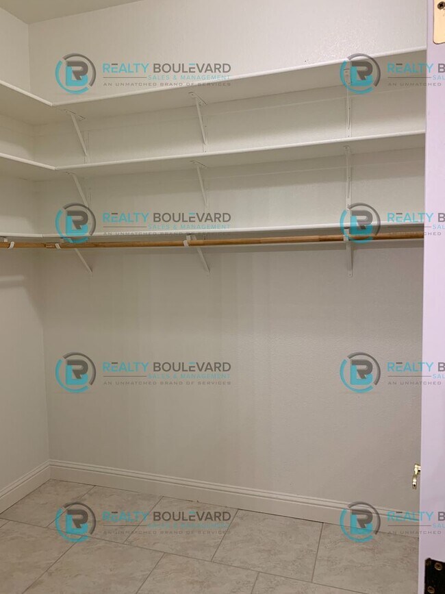 Building Photo - Beautiful 3 Bedroom, 2Bath, 3 Car Garage home in South Reno With Large Back Yard and Hot Tub!