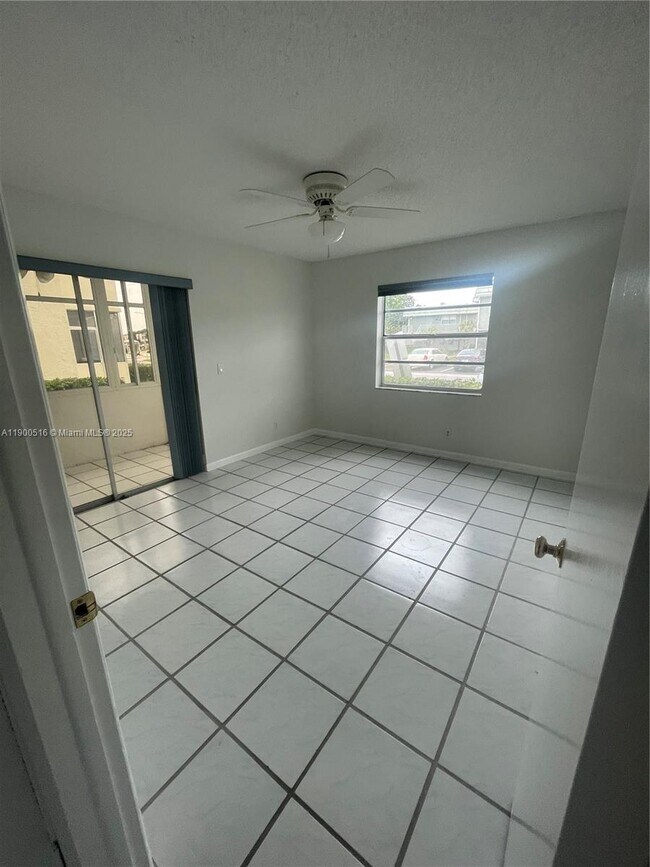 Building Photo - 485 Flanders K