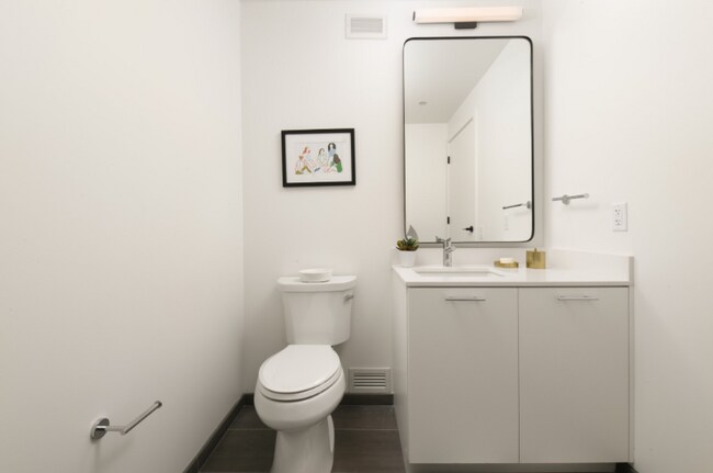 Building Photo - 825 W Madison St