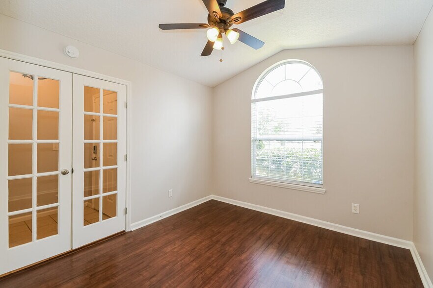 Building Photo - 3382 Westfield Dr