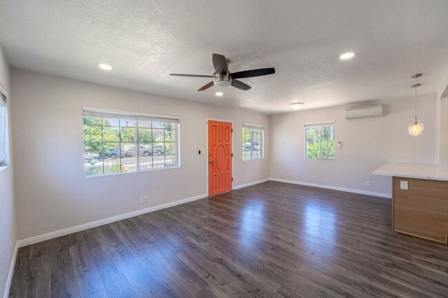 Building Photo - Beautifully updated 2 bed, 2 bath single-family home in Logan Heights