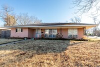 Building Photo - Spacious 3/2 home in South Bossier with Ut...