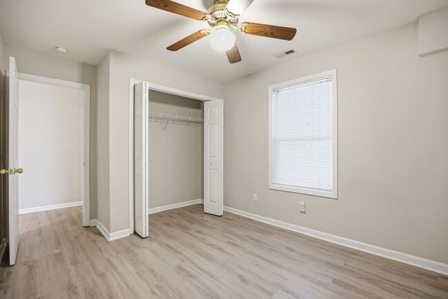 Building Photo - 3 Bedroom 2 Bath