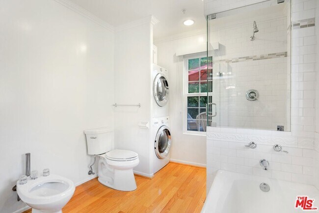 Building Photo - 3855 Rambla Pacifico St