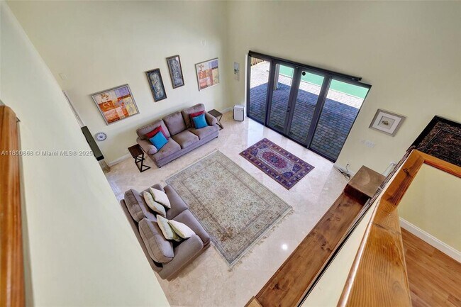 Building Photo - 10425 Bermuda Dr