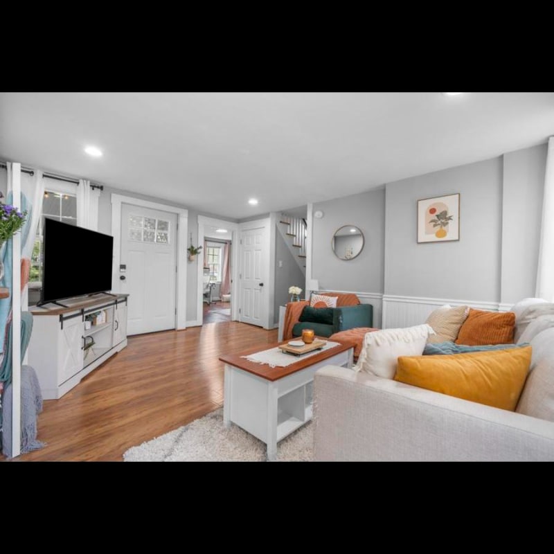 Building Photo - 15 Hackmatack St