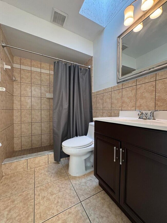 Building Photo - 3/2 Pool Home in Deltona Lakes