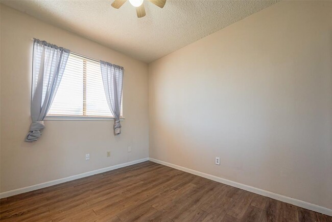 Building Photo - 606 Misty Creek Dr
