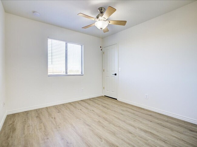 Building Photo - ** WOW $500.00 OFF FIRST FULL MONTHS RENT ...