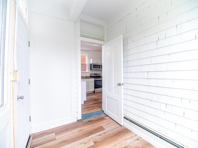 Building Photo - 2408 Highland Ave