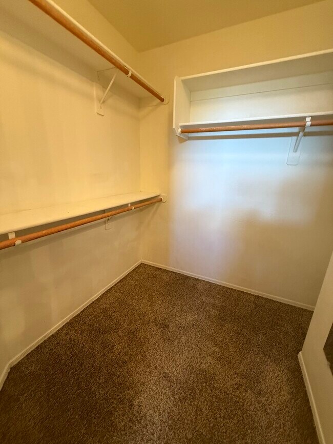 Building Photo - HOUSE FOR RENT