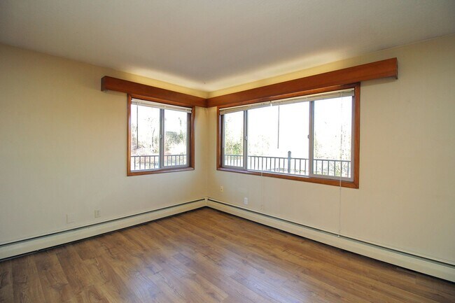 Building Photo - 3200-3236 SW Marigold St