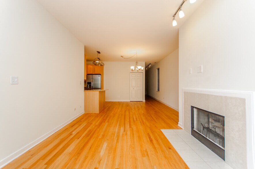 Building Photo - 1344 W Grenshaw St