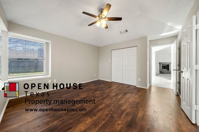 Building Photo - 4908 Shady Oak Trail, Grand Prairie