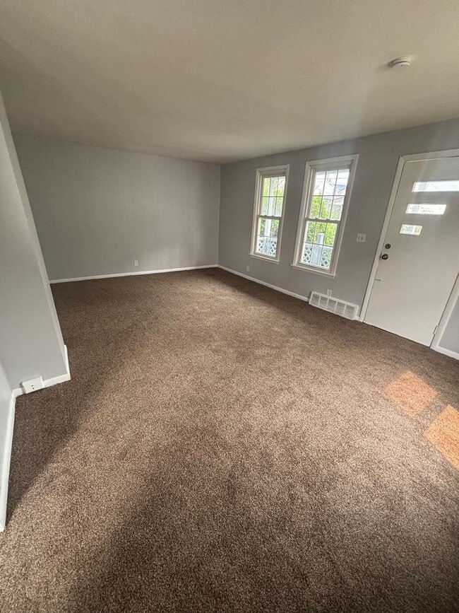Building Photo - 2bd Single Cash Pay/Section 8