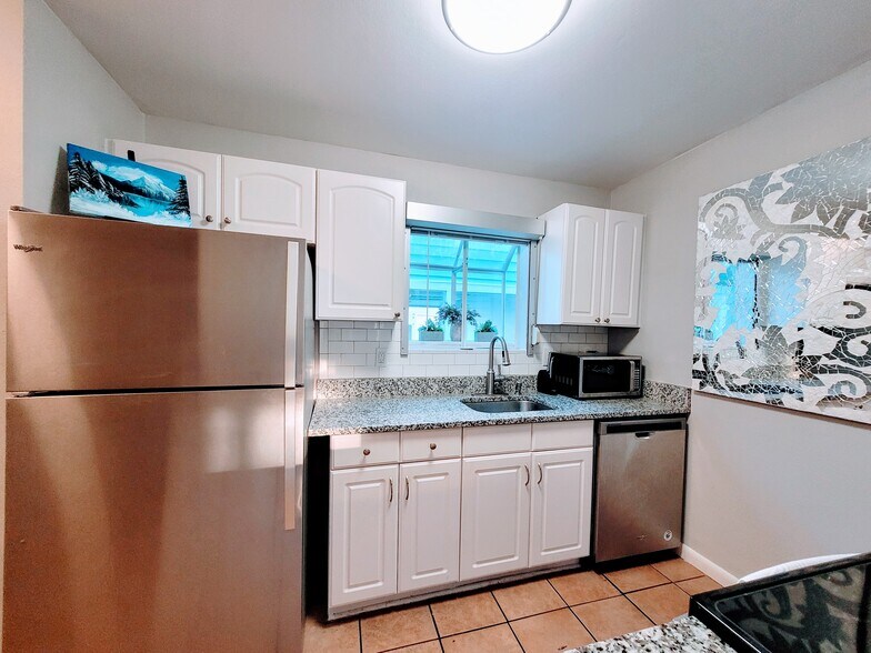 Kitchen - 11922 Congressional Dr