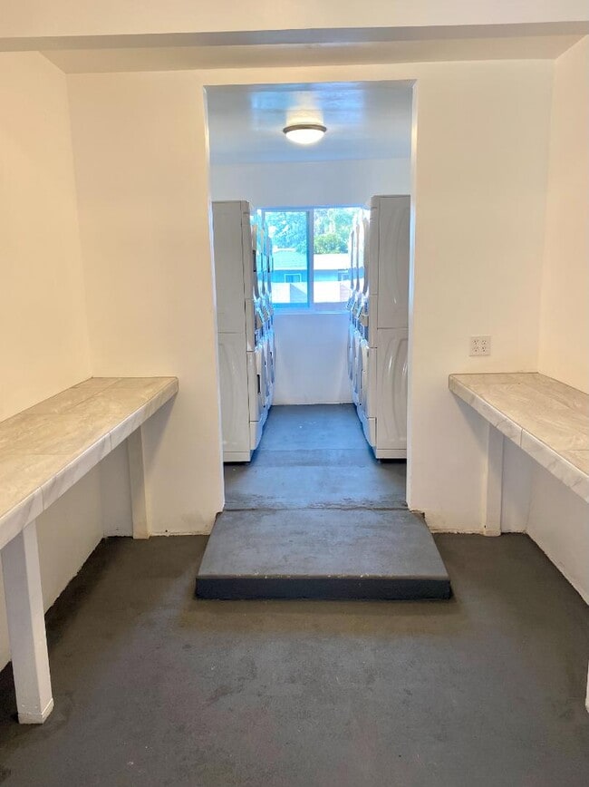 Building Photo - 24836 Walnut St