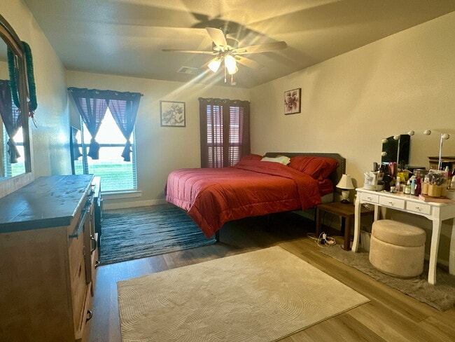 Building Photo - 4/2/2 in Frenship ISD!