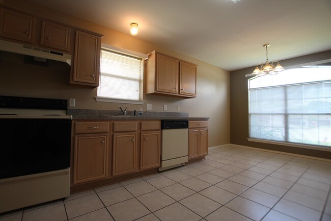 Building Photo - Charming 3 Bedroom in Flint! Coming Soon!