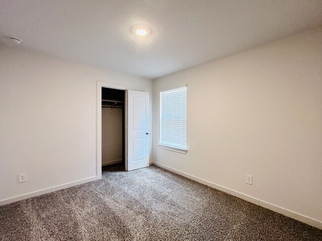 Building Photo - 30634 Windermere