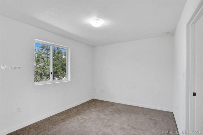 Building Photo - 58 SW 3rd Ct