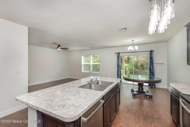 Building Photo - 2675 Falcon Ln