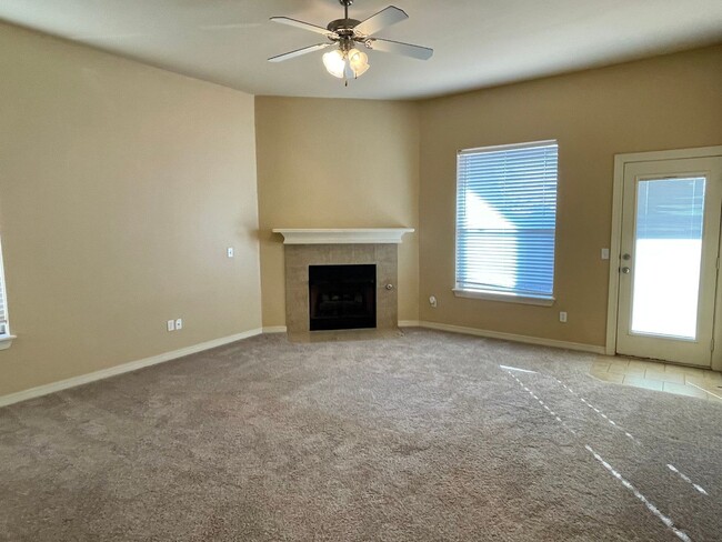 Building Photo - Edmond Home in Gated Community & Deer Cree...