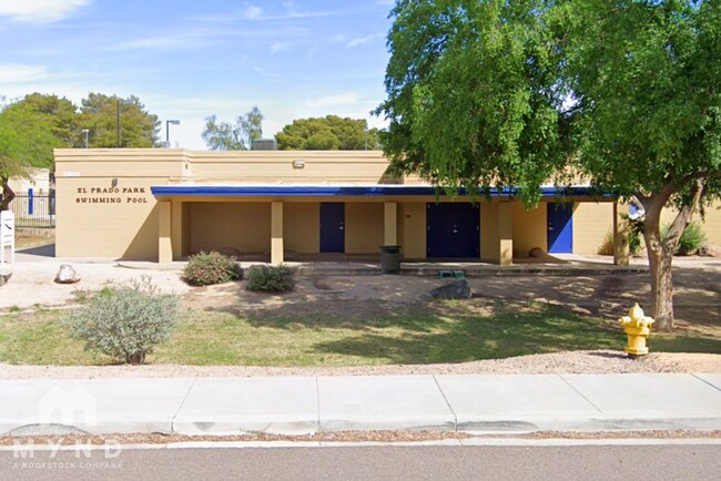 Building Photo - 1818 W Pollack St