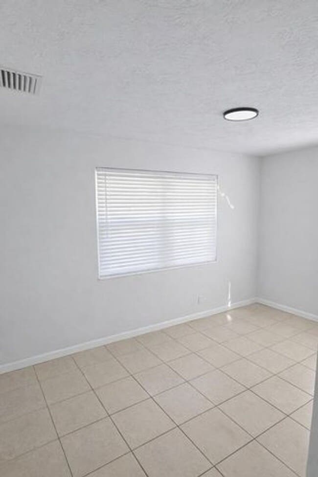 Building Photo - 1626 43rd St