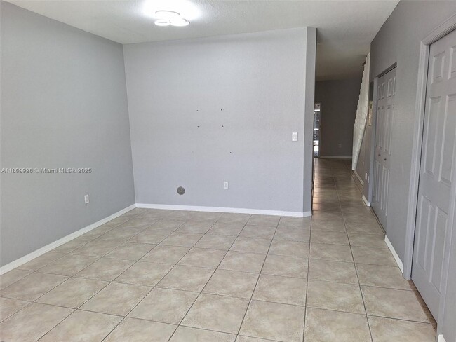 Building Photo - 5761 NW 115th Ct