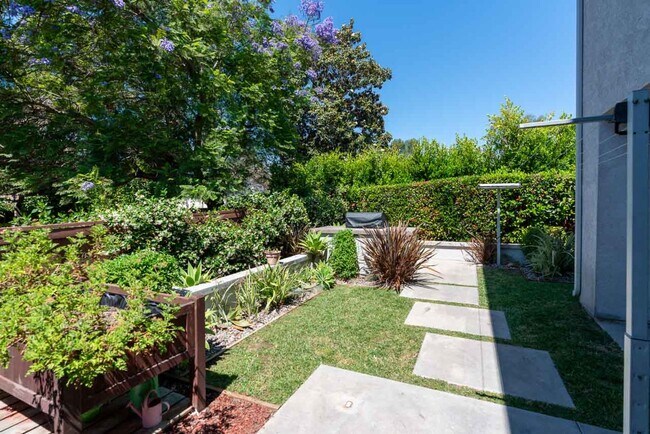 Building Photo - 4 Bedroom Home with Attached ADU in Scripps Ranch