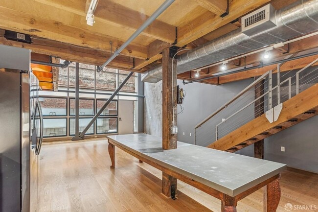 Building Photo - 650 Delancey St