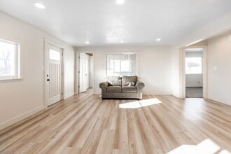 Building Photo - 846 W 100 S