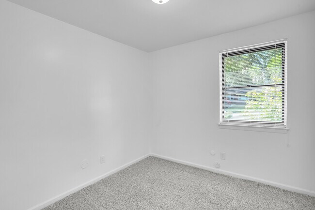 Building Photo - 2222 Bacon Park Dr