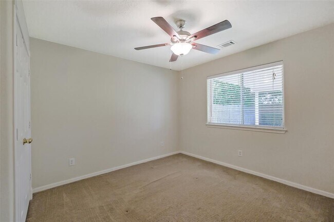 Building Photo - 21734 Maple Bluff Dr