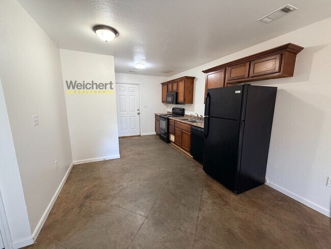 Building Photo - 612 N 5th St