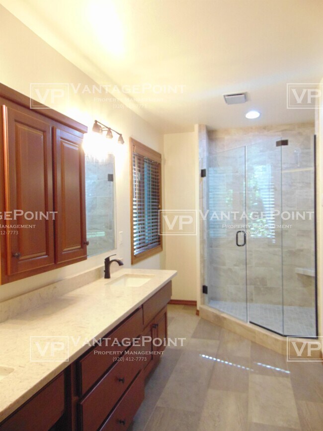 Building Photo - 1482 Parkway Dr