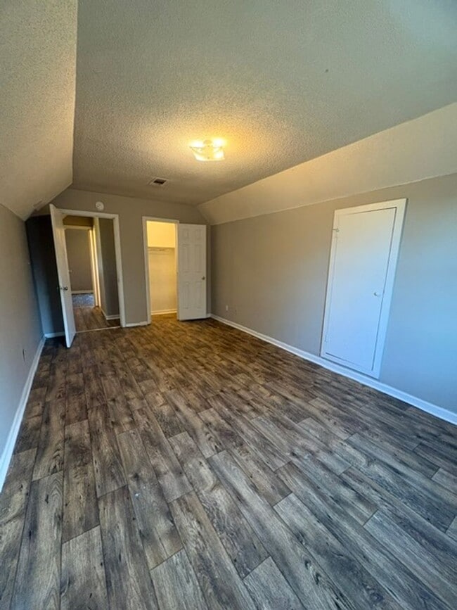 Building Photo - Renovated 3 Bedroom 2 Bath Home for Rent!