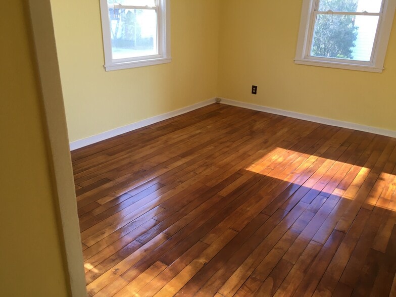 Building Photo - 11 Adams Ct