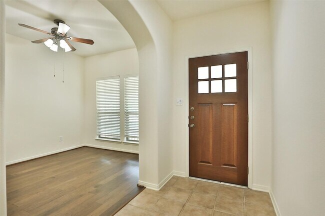 Building Photo - 95 Douvaine Ct