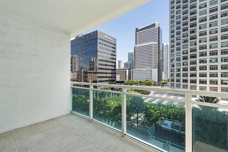 Building Photo - 951 Brickell Ave