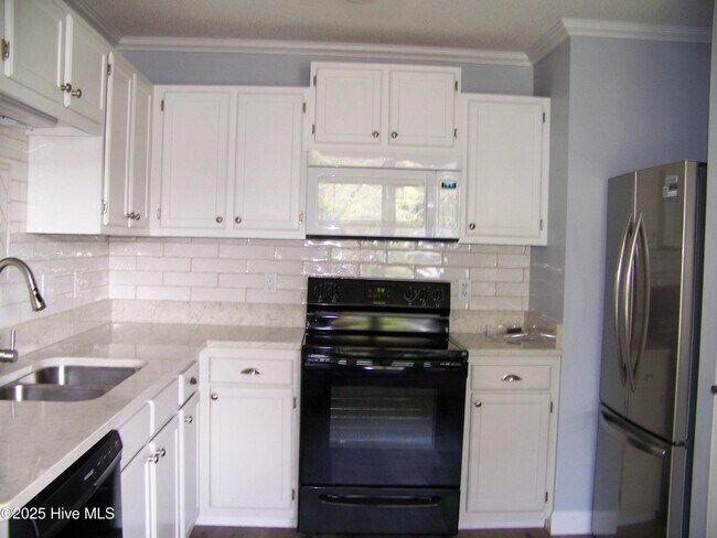 Building Photo - 600 N 35th St