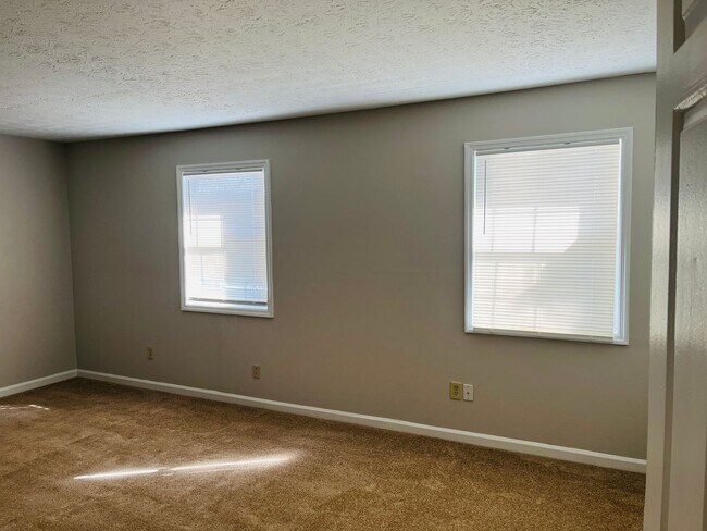 Building Photo - Welcome to Smyrna! Prime location, newly renovated, private fenced backyard, must see!