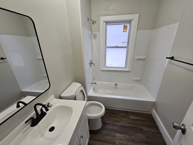 Building Photo - 3378 E 134th St