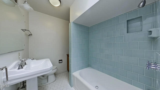 Building Photo - 1915 Las Lunas St