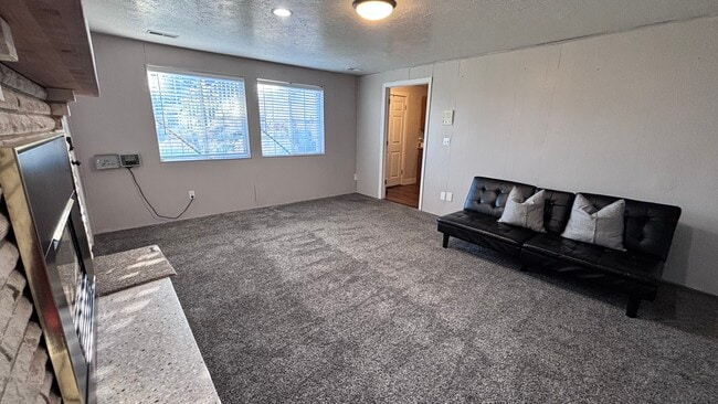 Building Photo - 1238 Newport Ln