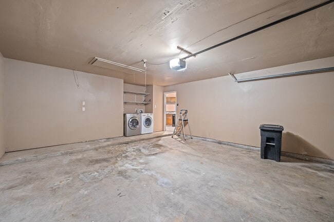 Building Photo - 18123 Lake Bend Dr