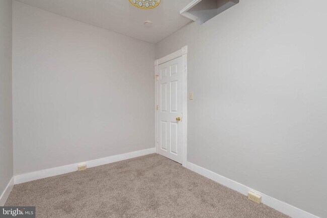 Building Photo - 224 N Milton Ave