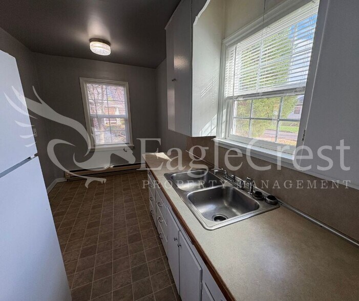 Building Photo - 401SUMACH