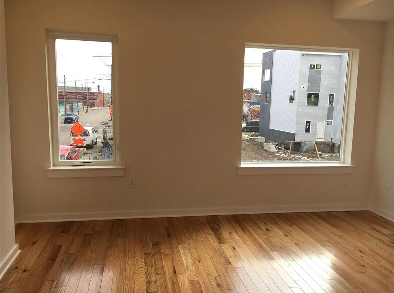 Building Photo - 1659 N Randolph St